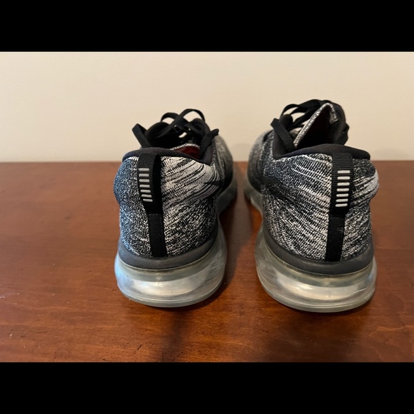 Nike Flyknit Max ‘Oreo’ Men’s Sneakers 629469-105 - Picture 3 of 5